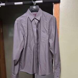 Untuckit grey button down shirt